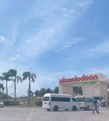Llegada en guagua al resort Nickelodeon Punta Cana